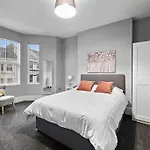 Large Stylish 6 Bedroom House